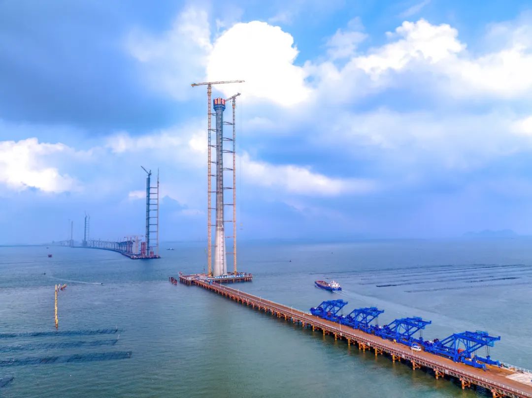 珠海黄茅海跨海通道五座主塔全部封顶！世界之最！