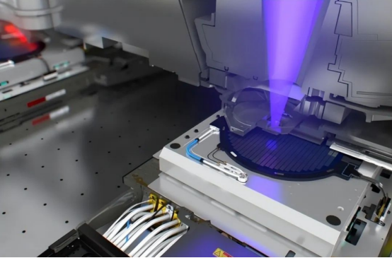 陈勇到金湾区开展主题教育专题调研